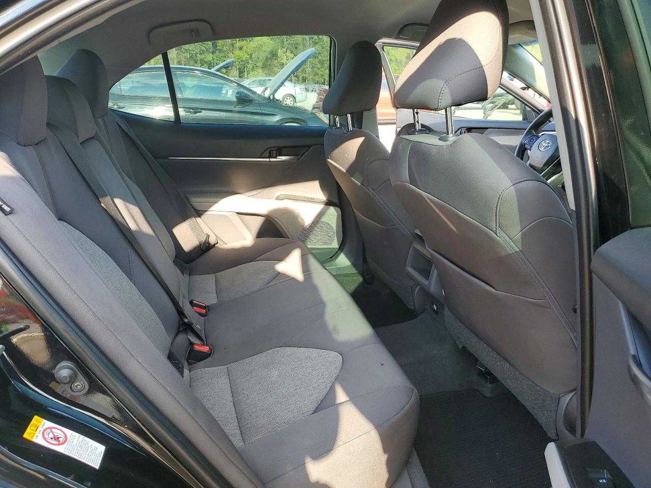 2018 TOYOTA CAMRY LE photo 19