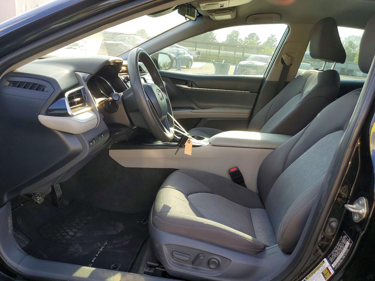 2018 TOYOTA CAMRY LE photo 13