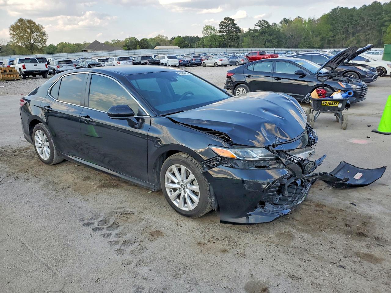 2018 TOYOTA CAMRY LE photo 7