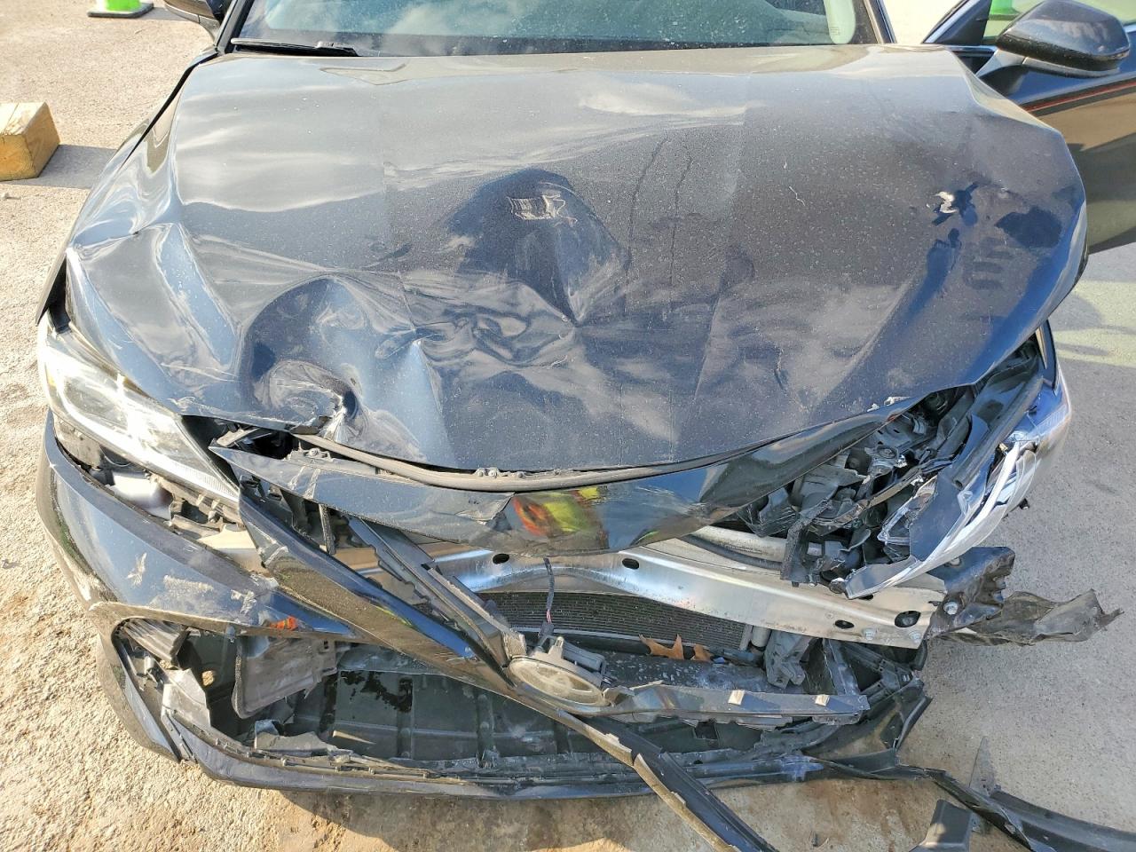 2018 TOYOTA CAMRY LE photo 21