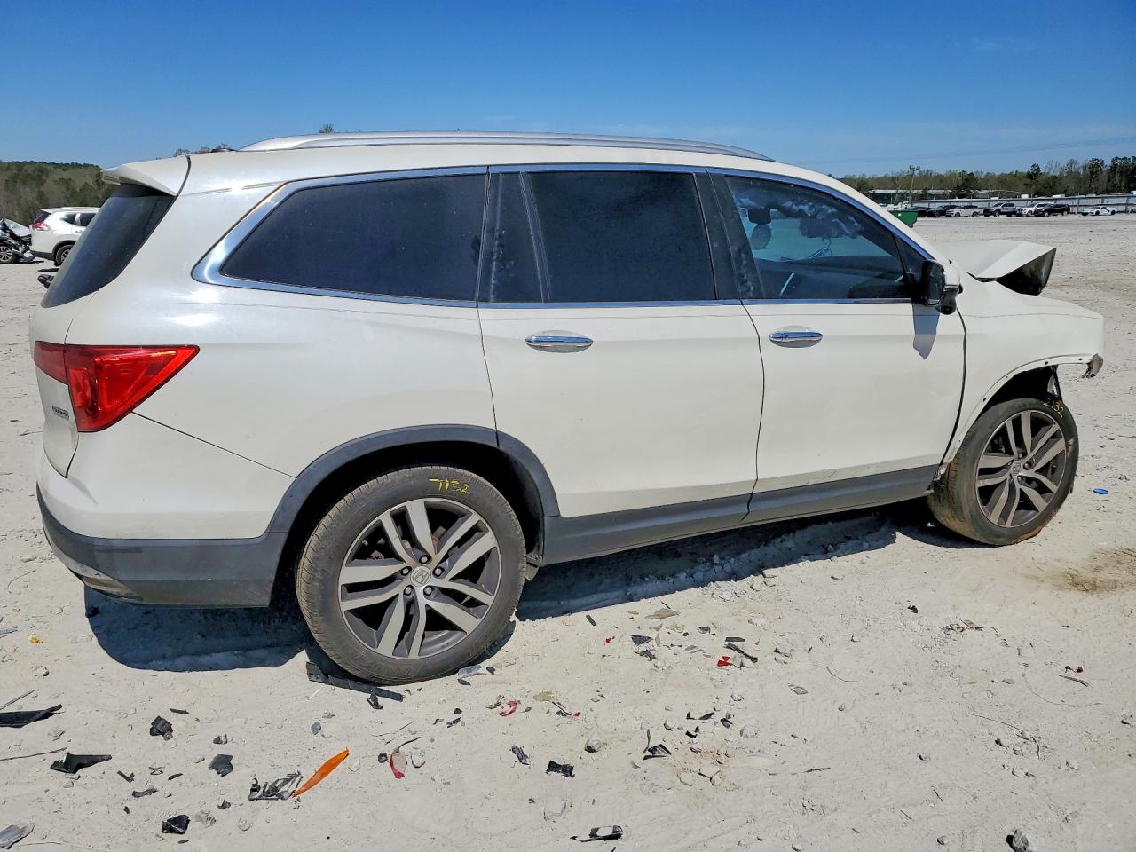 2016 HONDA PILOT TOURING photo 3