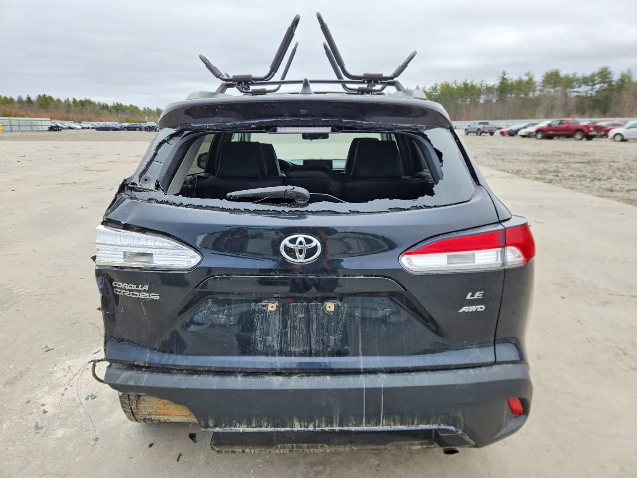 2022 TOYOTA COROLLA CROSS LE photo 16