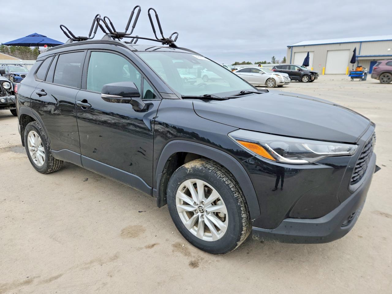 2022 TOYOTA COROLLA CROSS LE photo 10