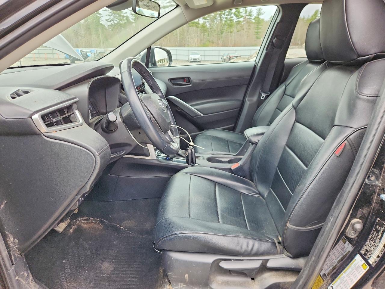 2022 TOYOTA COROLLA CROSS LE photo 19