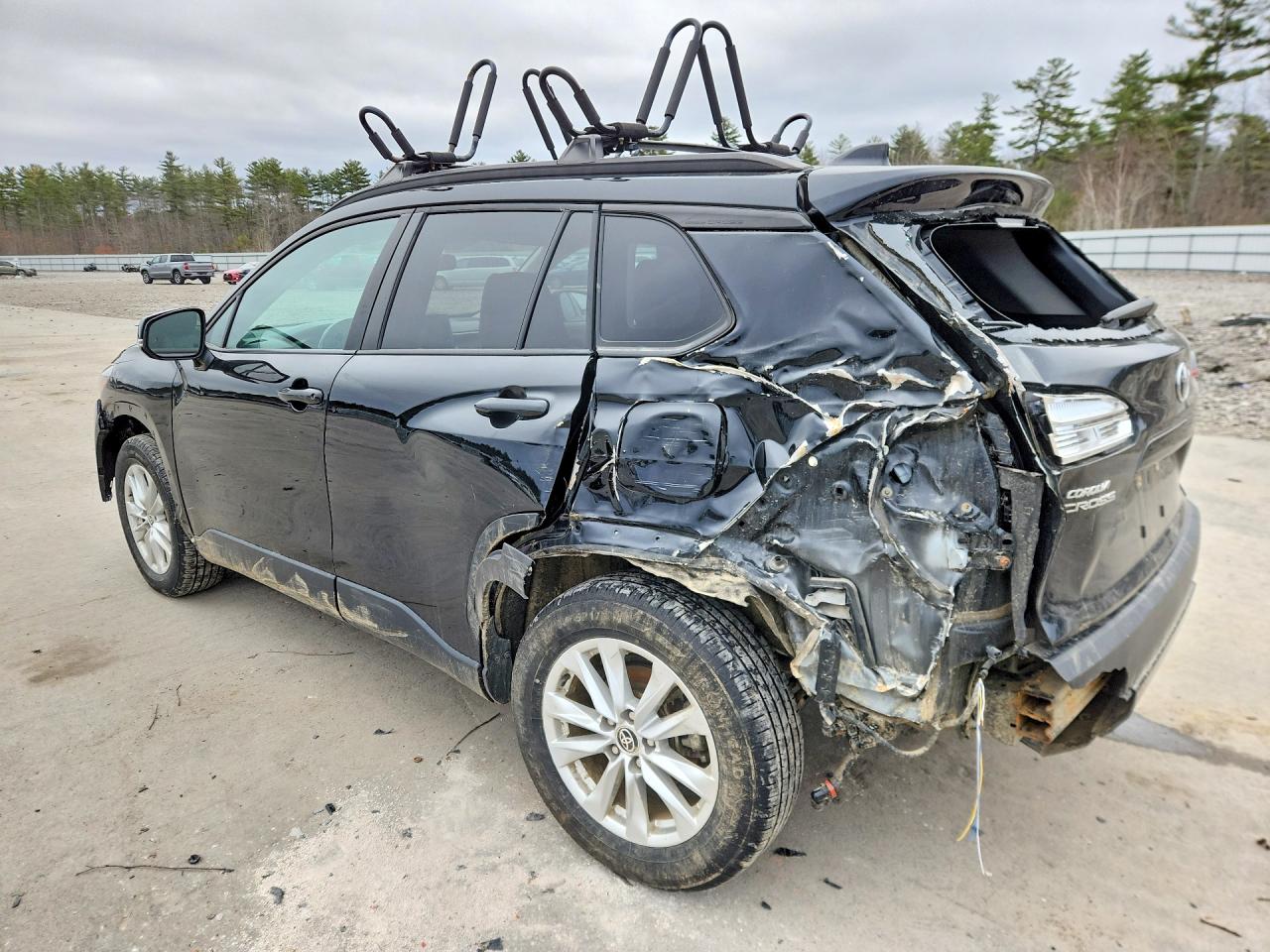 2022 TOYOTA COROLLA CROSS LE photo 4