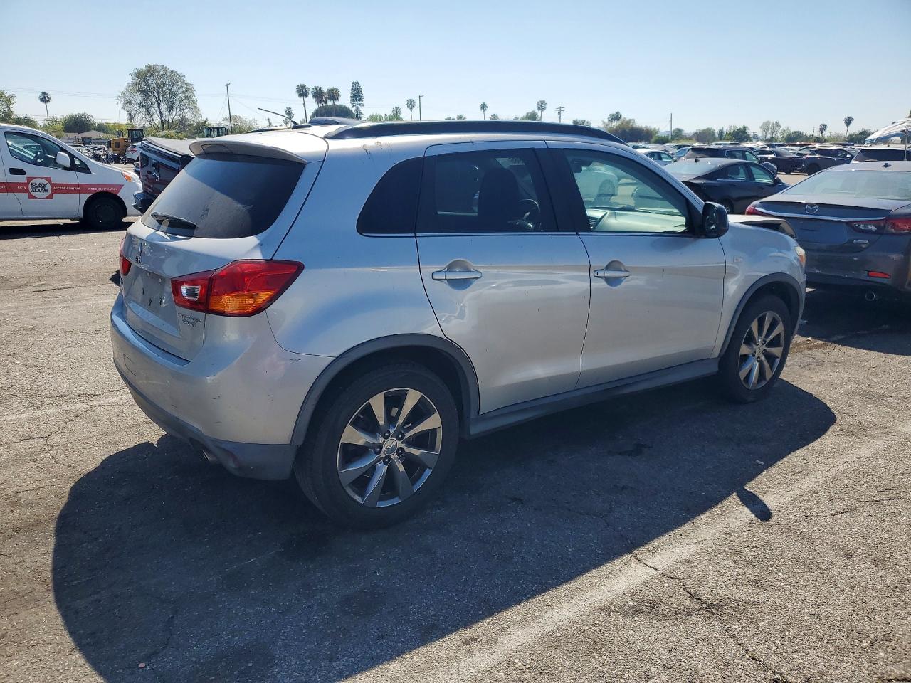 2013 MITSUBISHI OUTLANDER SPORT LE photo 5