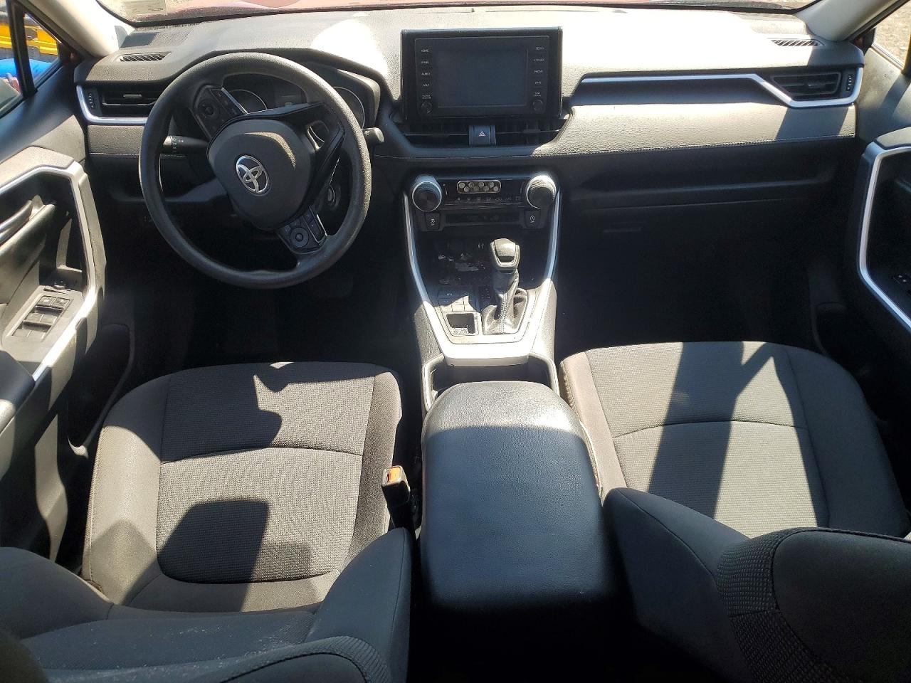 2019 TOYOTA RAV4 LE photo 22