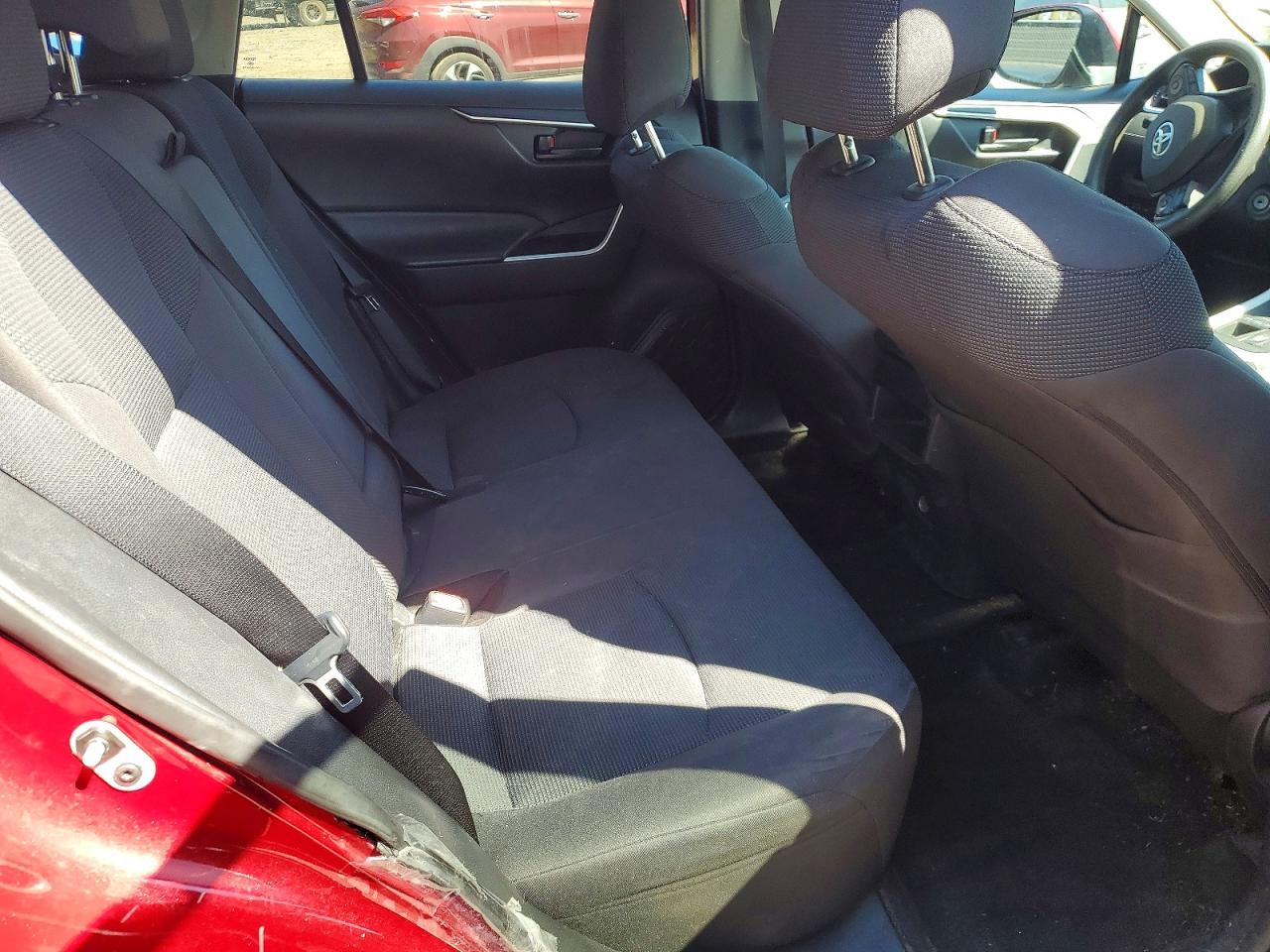 2019 TOYOTA RAV4 LE photo 31
