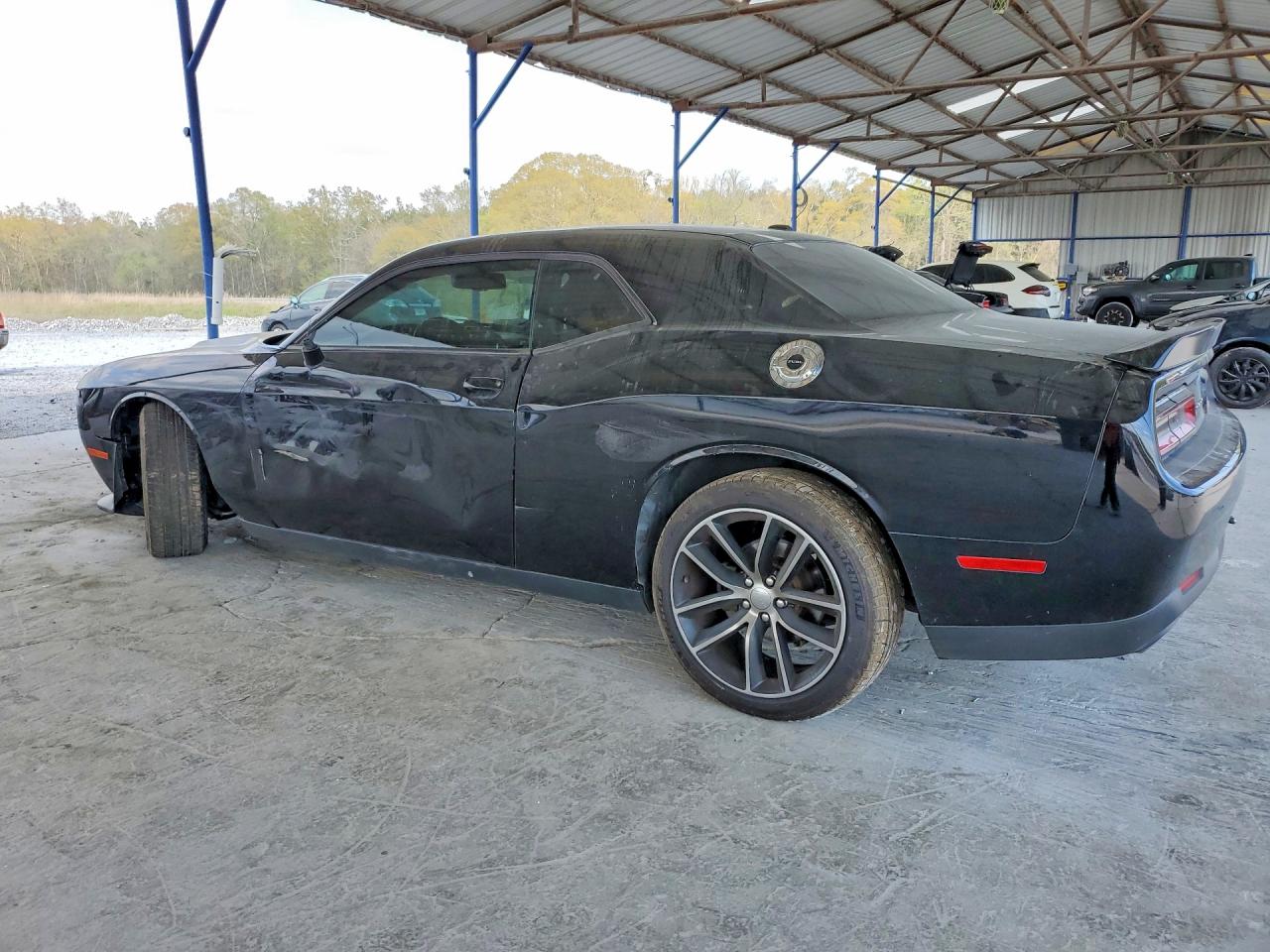 2016 DODGE CHALLENGER SXT photo 2