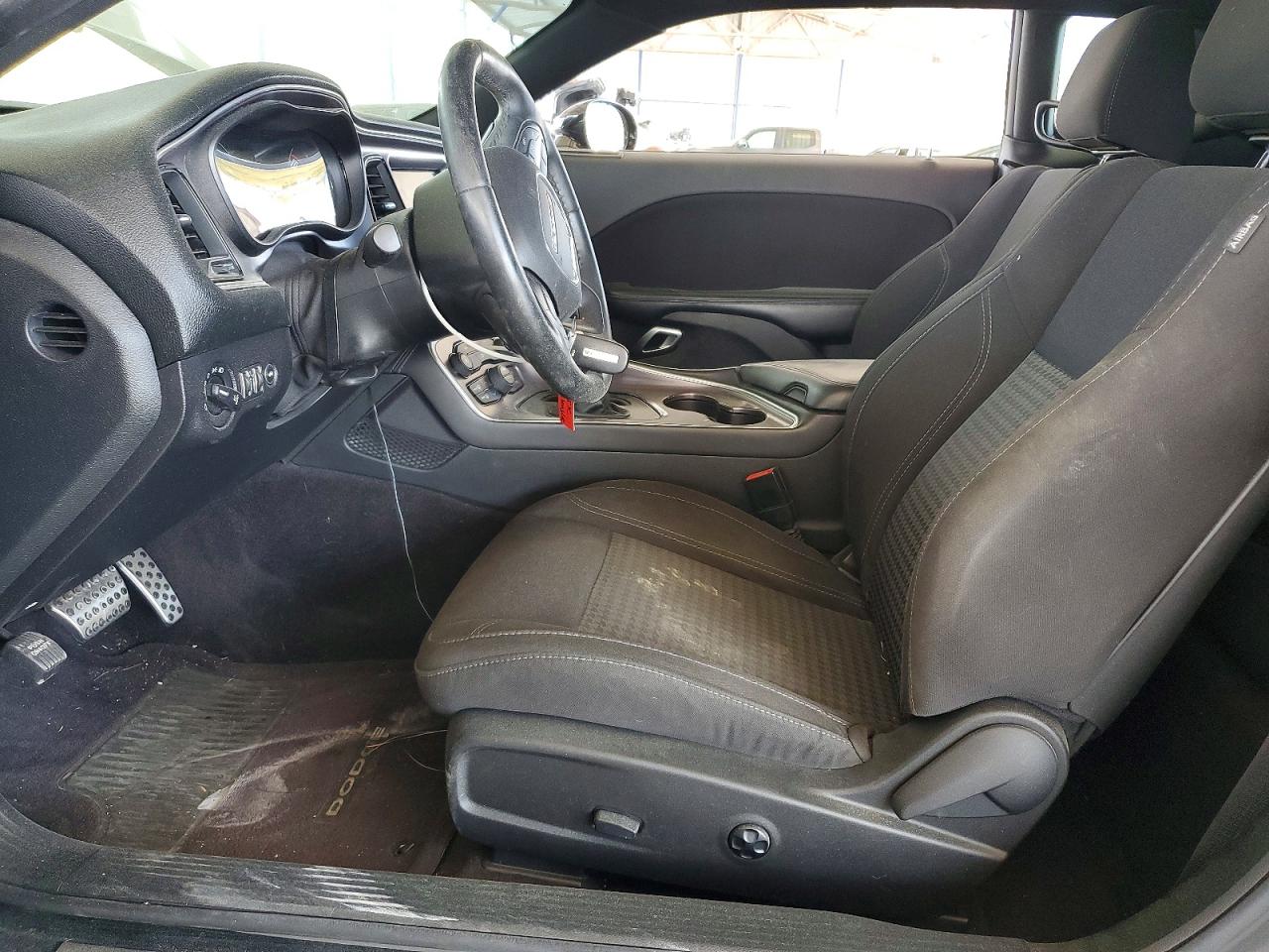 2016 DODGE CHALLENGER SXT photo 7