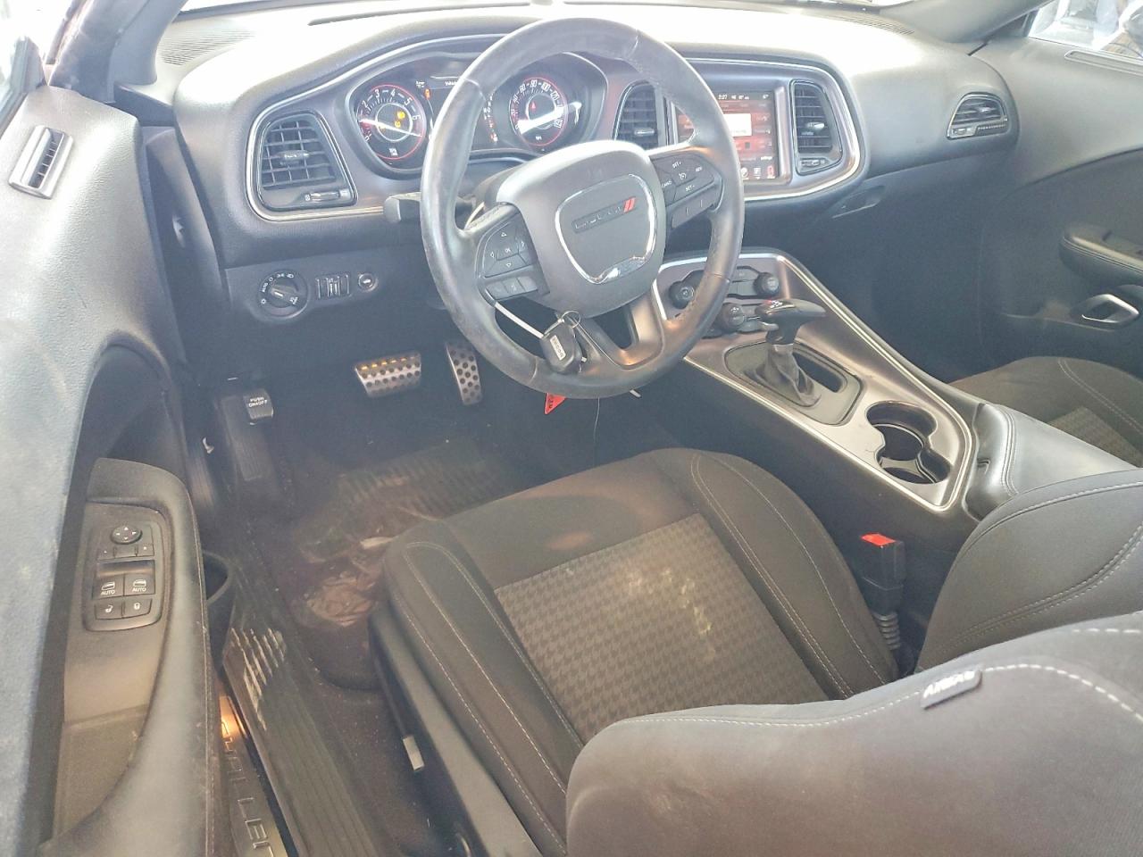 2016 DODGE CHALLENGER SXT photo 8