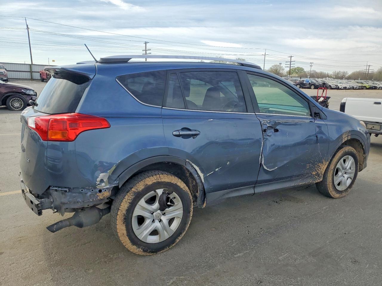 2013 TOYOTA RAV4 LE photo 5