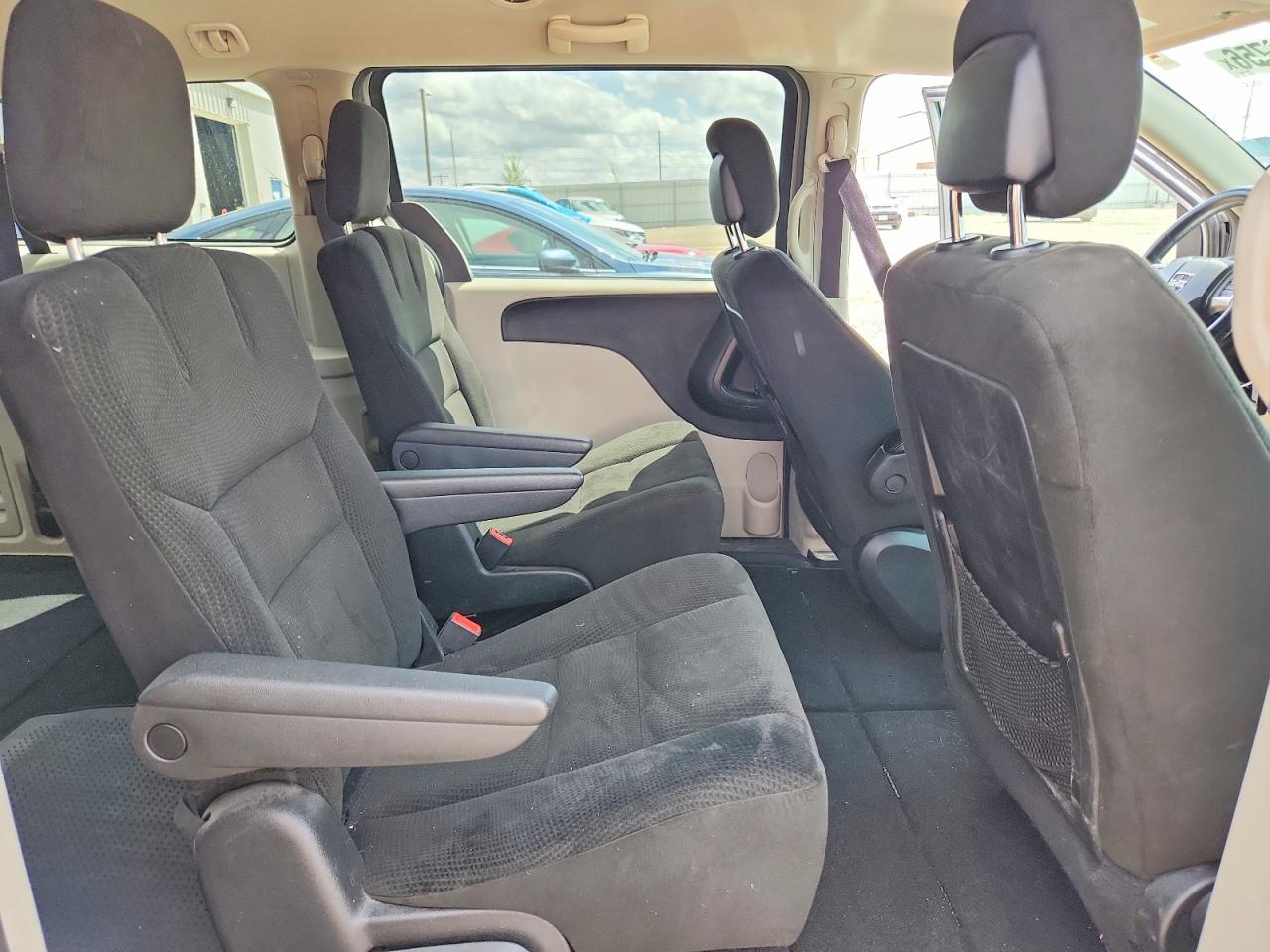 2015 DODGE GRAND CARAVAN SE photo 31