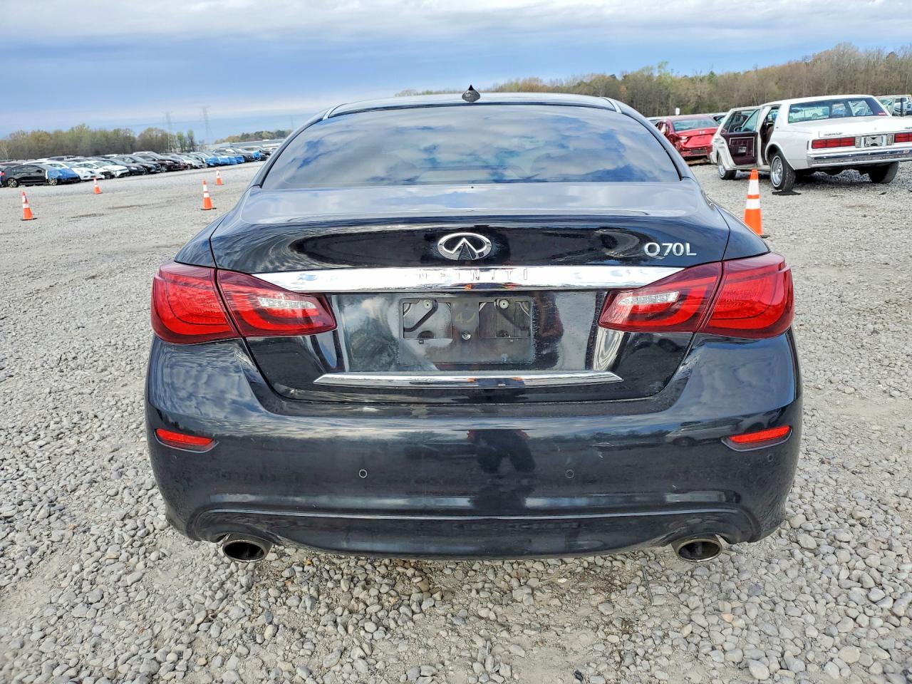 2016 INFINITI Q70L 3.7 photo 16