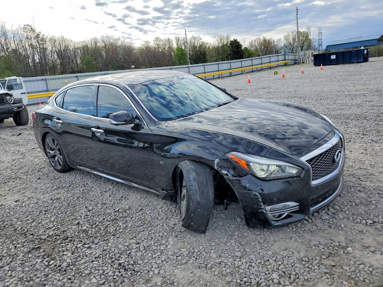 2016 INFINITI Q70L 3.7 photo 10