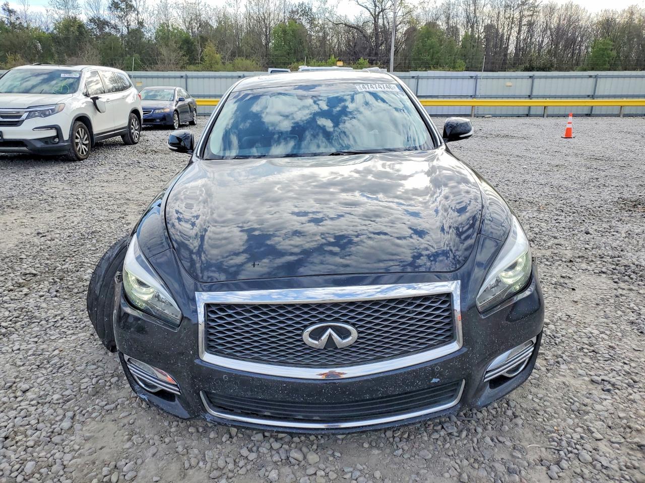 2016 INFINITI Q70L 3.7 photo 13