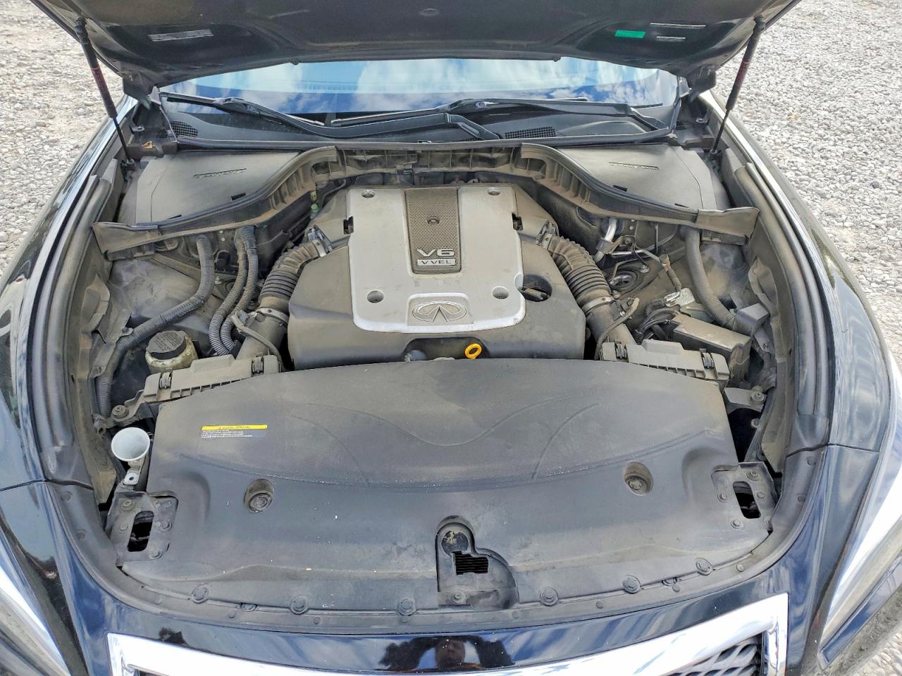 2016 INFINITI Q70L 3.7 photo 31
