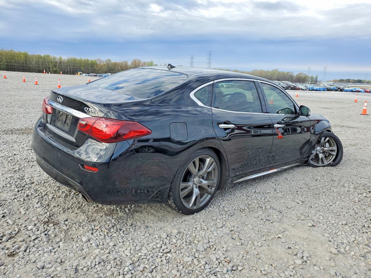 2016 INFINITI Q70L 3.7 photo 7