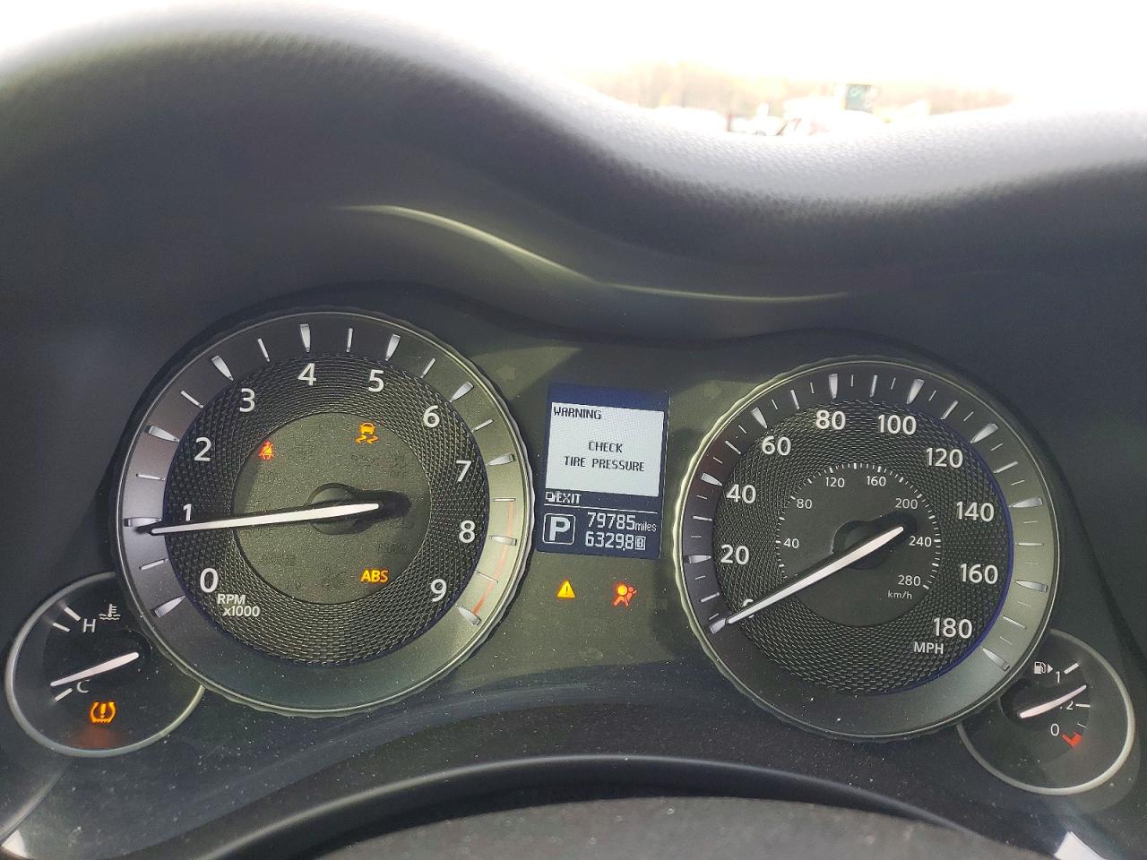 2016 INFINITI Q70L 3.7 photo 25