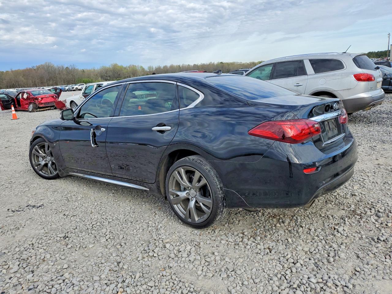 2016 INFINITI Q70L 3.7 photo 4