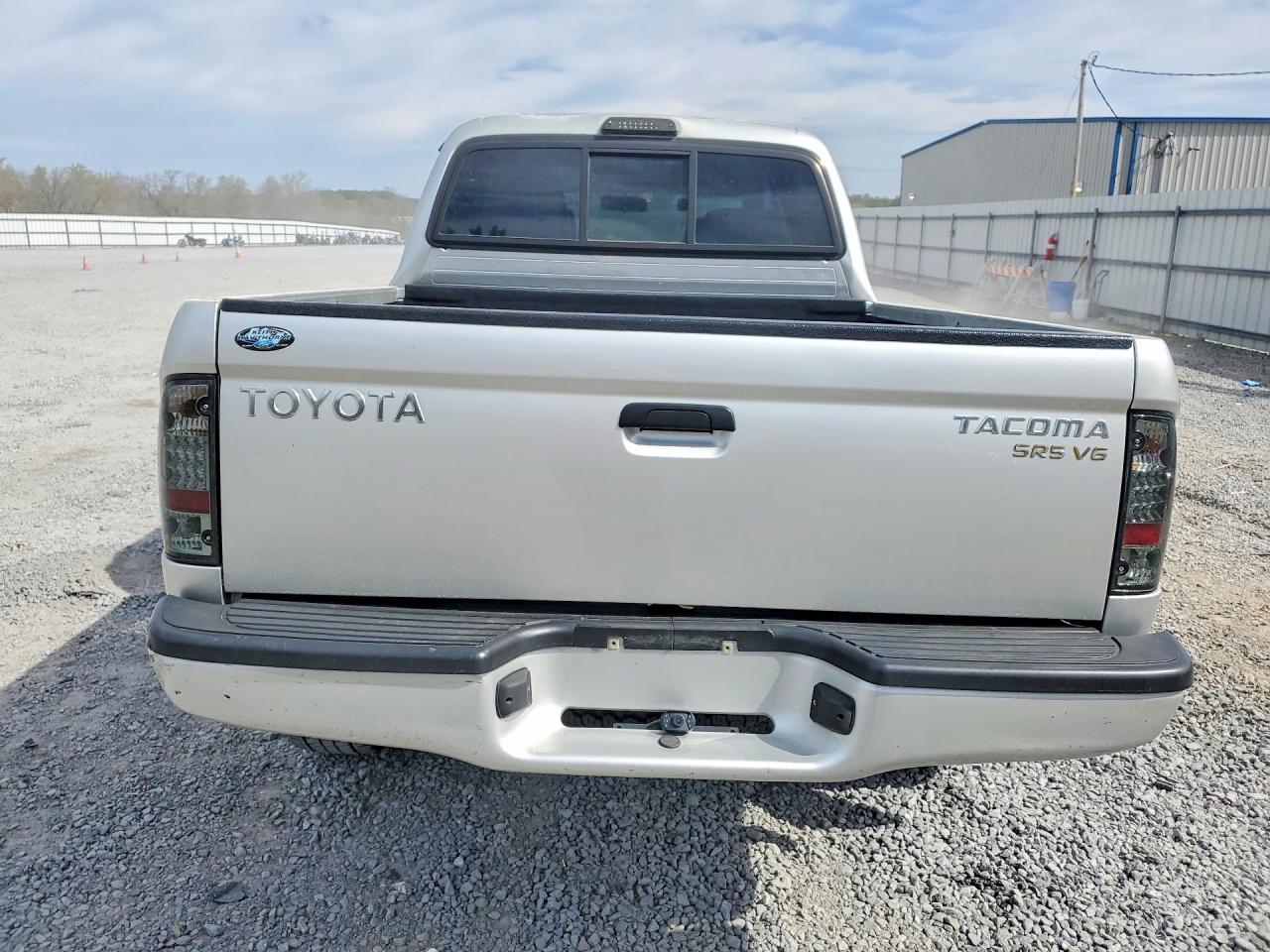 2004 TOYOTA TACOMA V6 photo 11