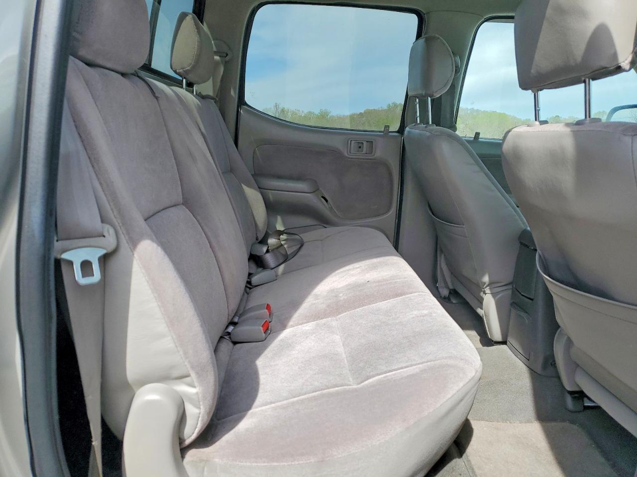 2004 TOYOTA TACOMA V6 photo 19