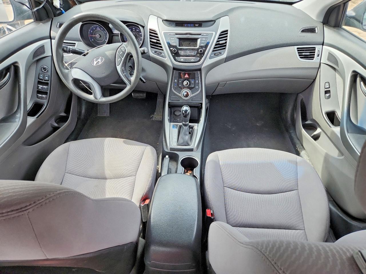 2016 HYUNDAI ELANTRA SE photo 8