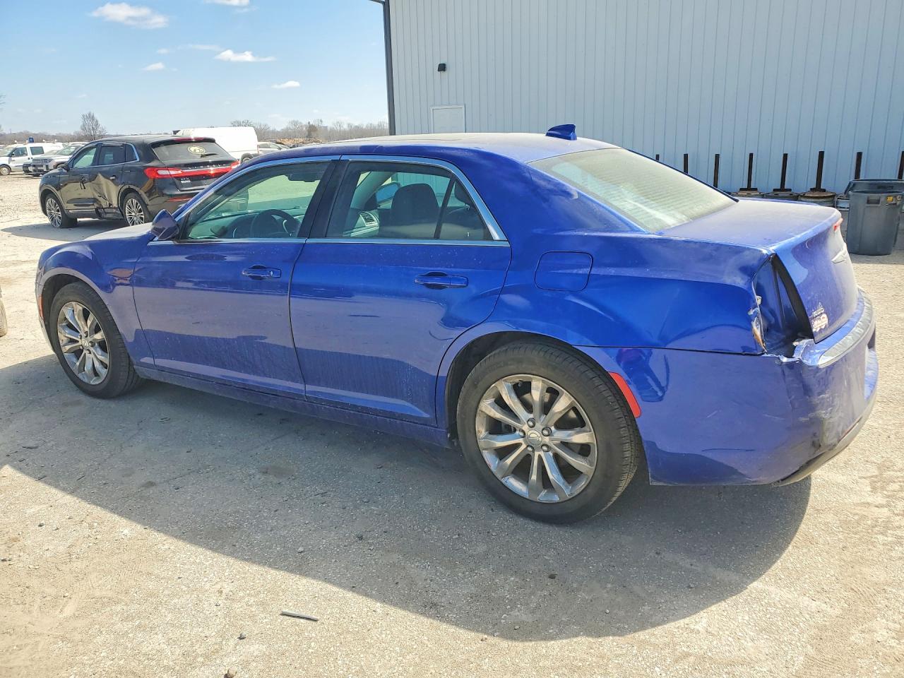 2018 CHRYSLER 300 TOURING photo 3