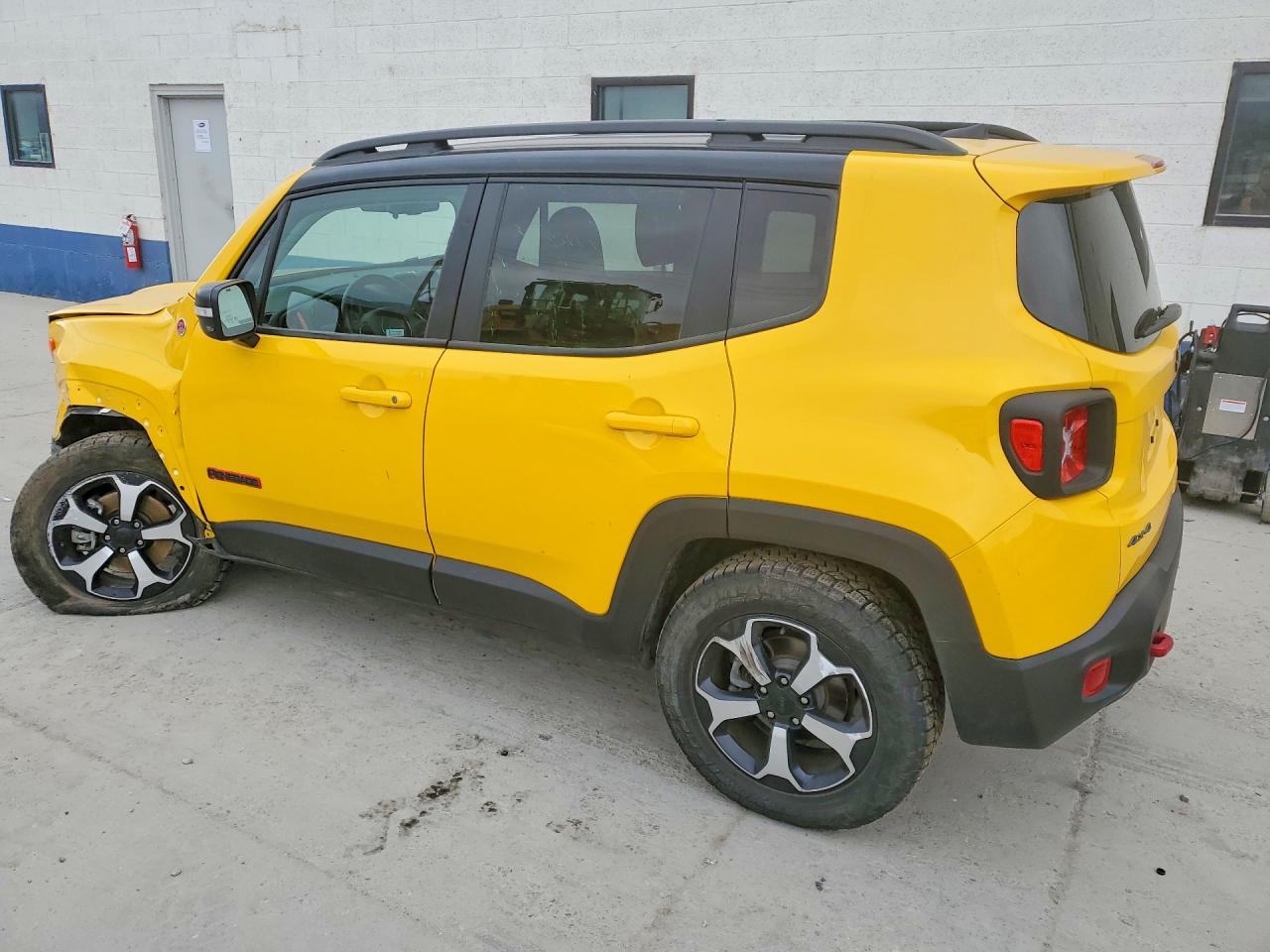 2019 JEEP RENEGADE TRAILHAWK photo 2