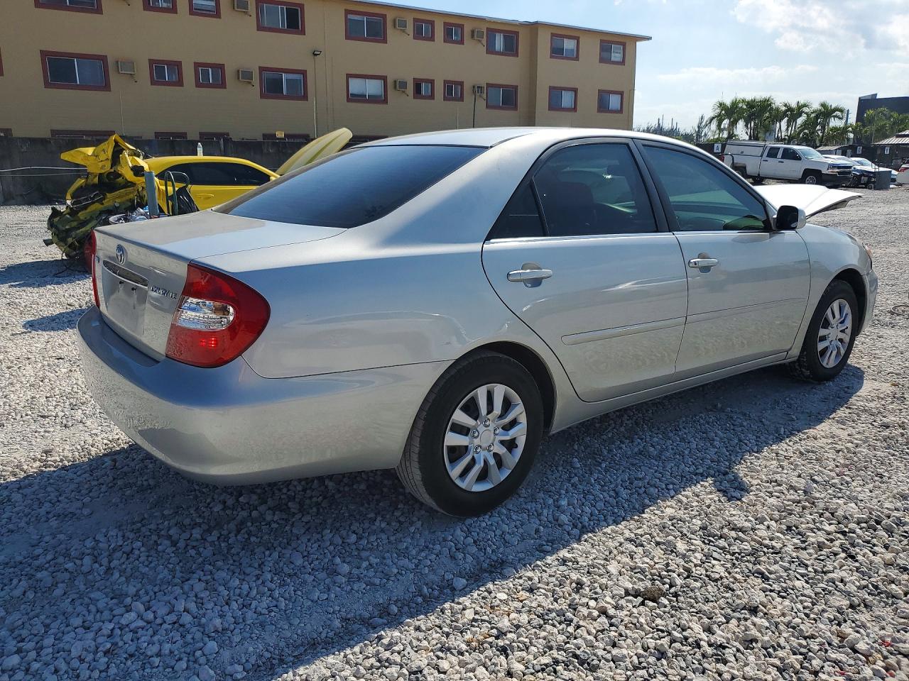 2004 TOYOTA CAMRY LE photo 5