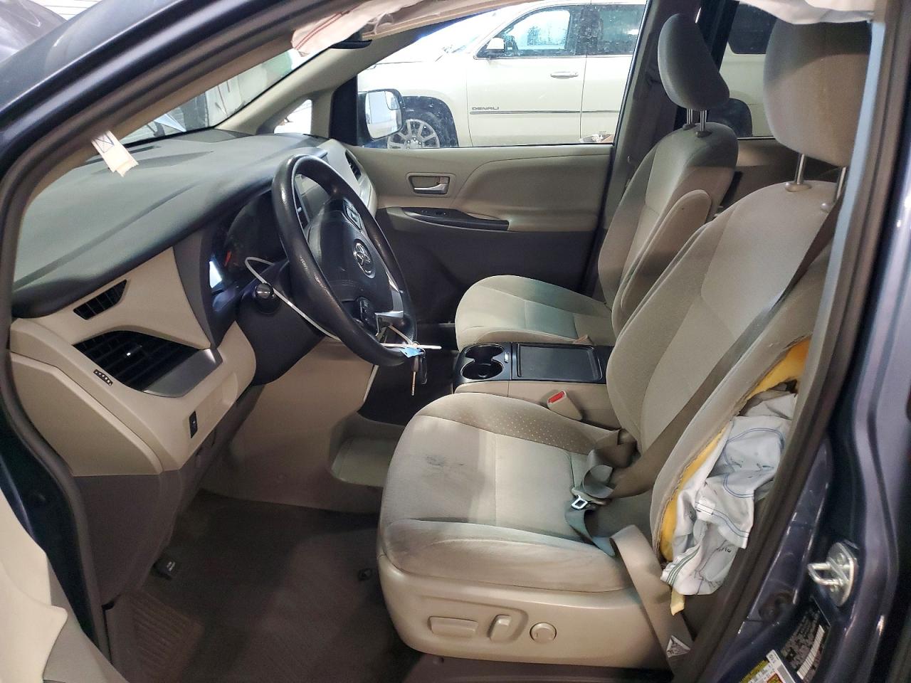 2015 TOYOTA SIENNA photo 7