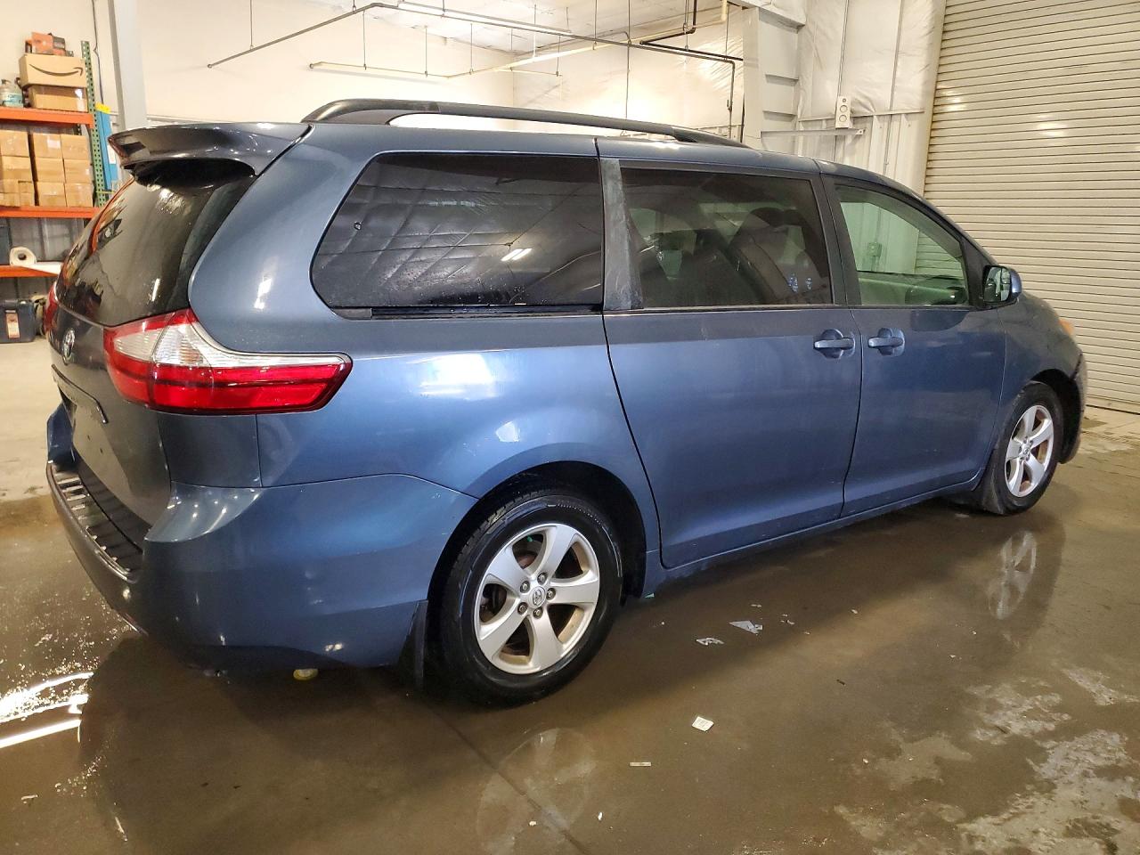 2015 TOYOTA SIENNA photo 3