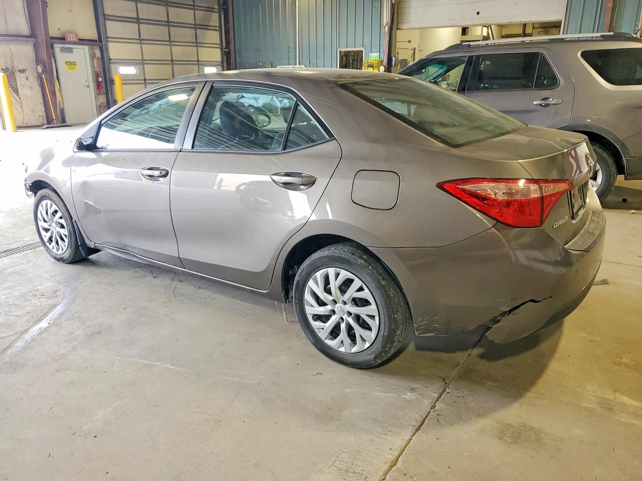 2018 TOYOTA COROLLA LE photo 4