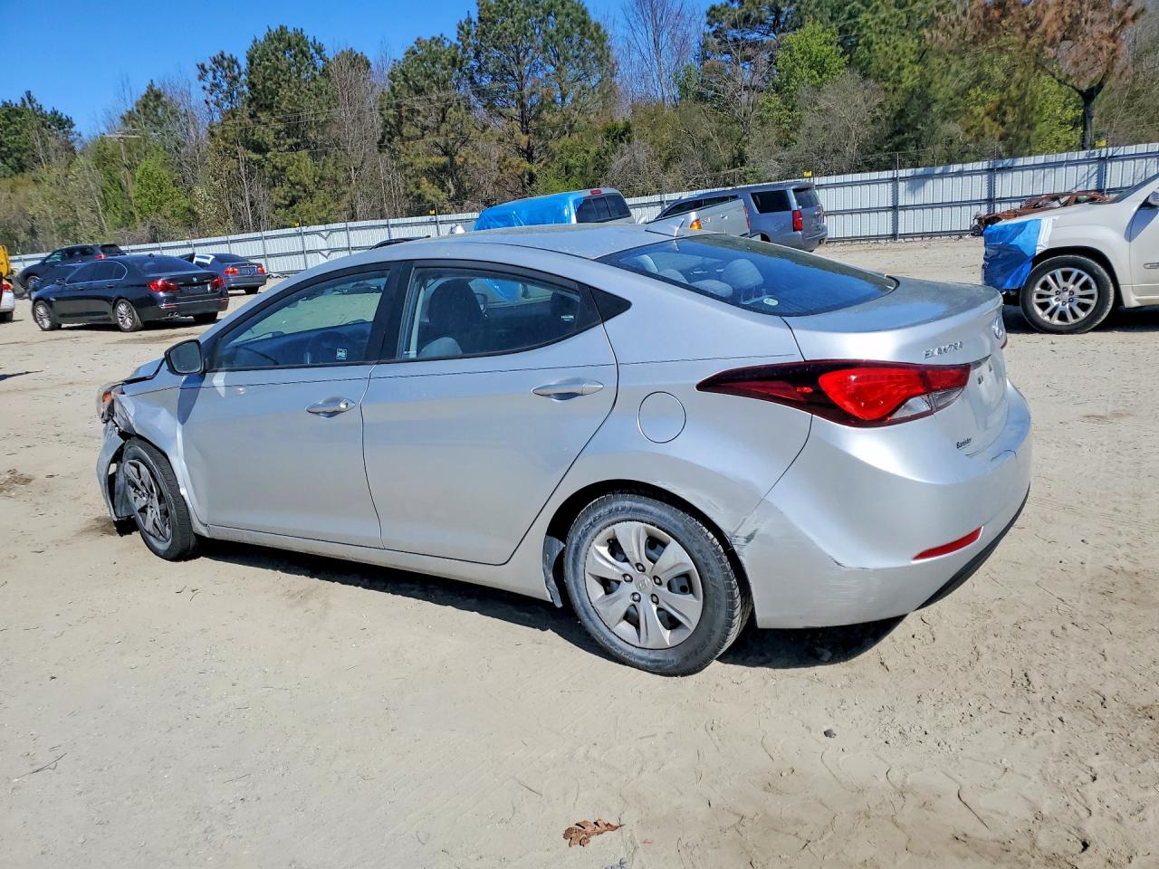 2016 HYUNDAI ELANTRA SE photo 4