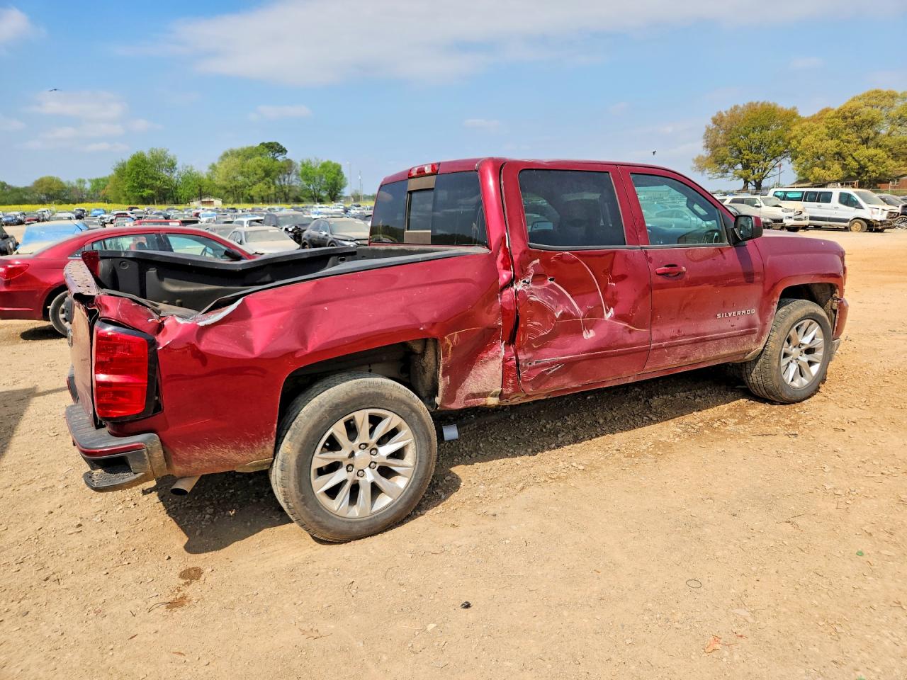 2018 CHEVROLET SILVERADO K1500 LT photo 3