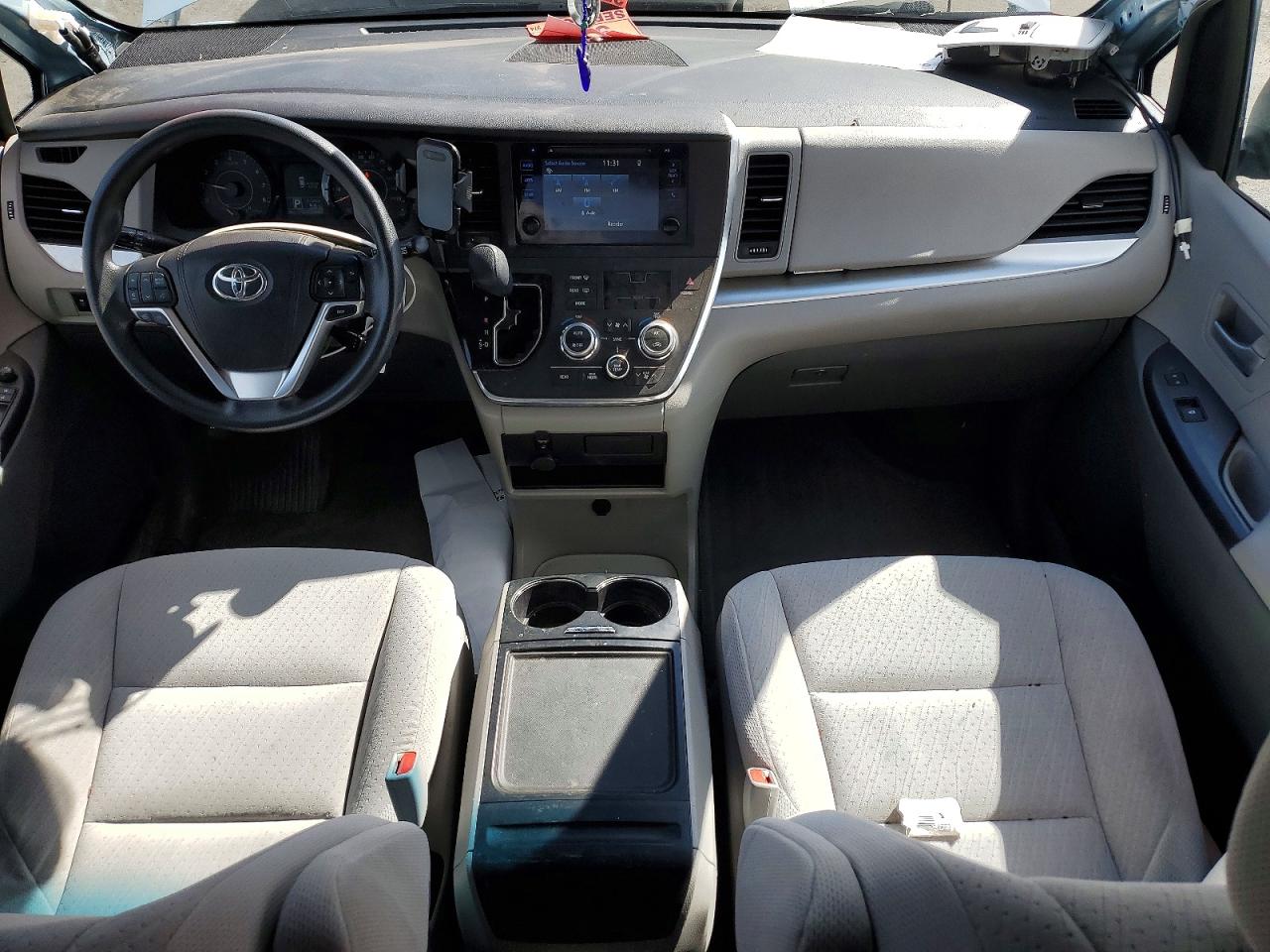 2015 TOYOTA SIENNA LE 8-PASSENGER photo 22