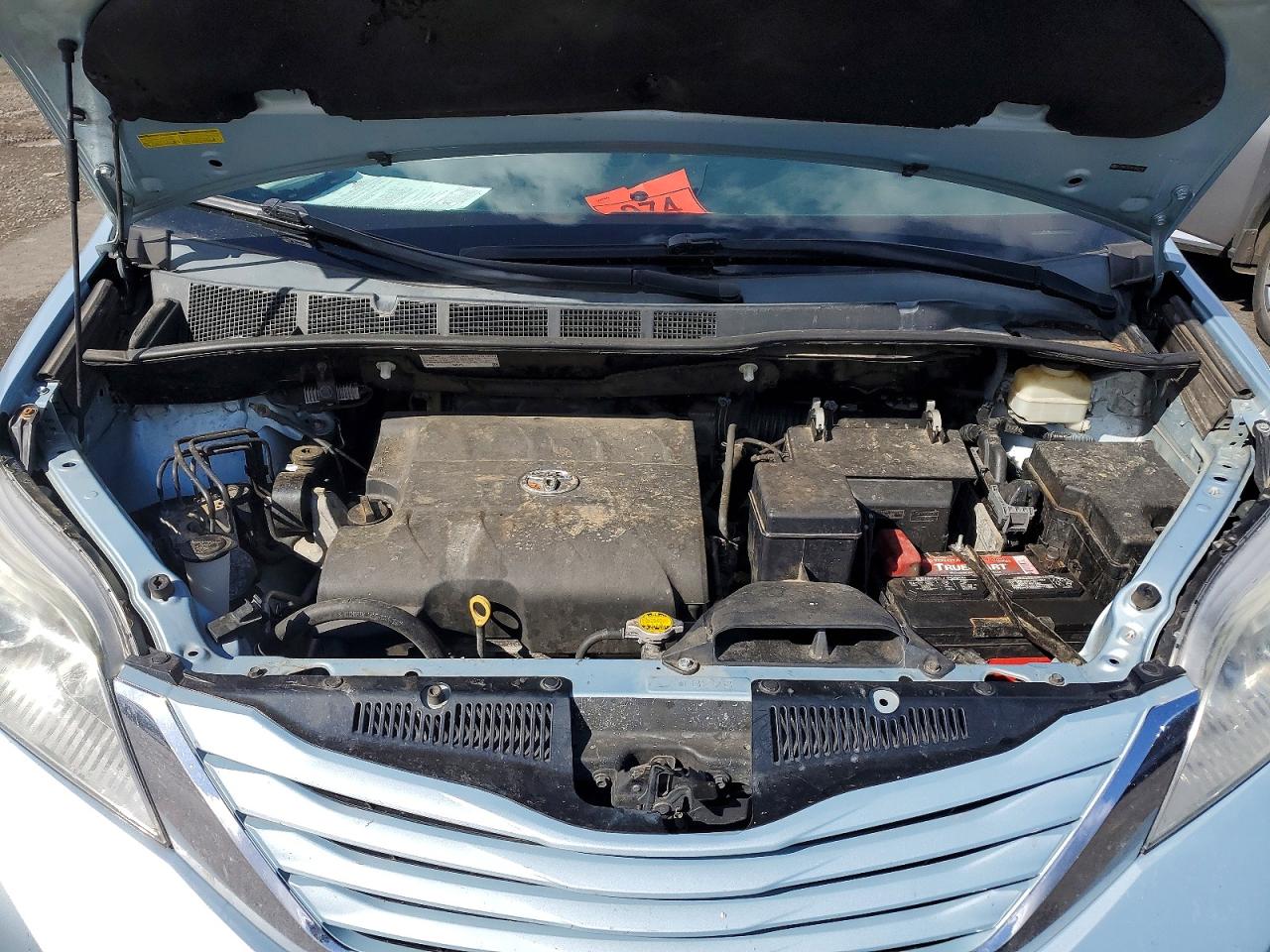 2015 TOYOTA SIENNA LE 8-PASSENGER photo 34