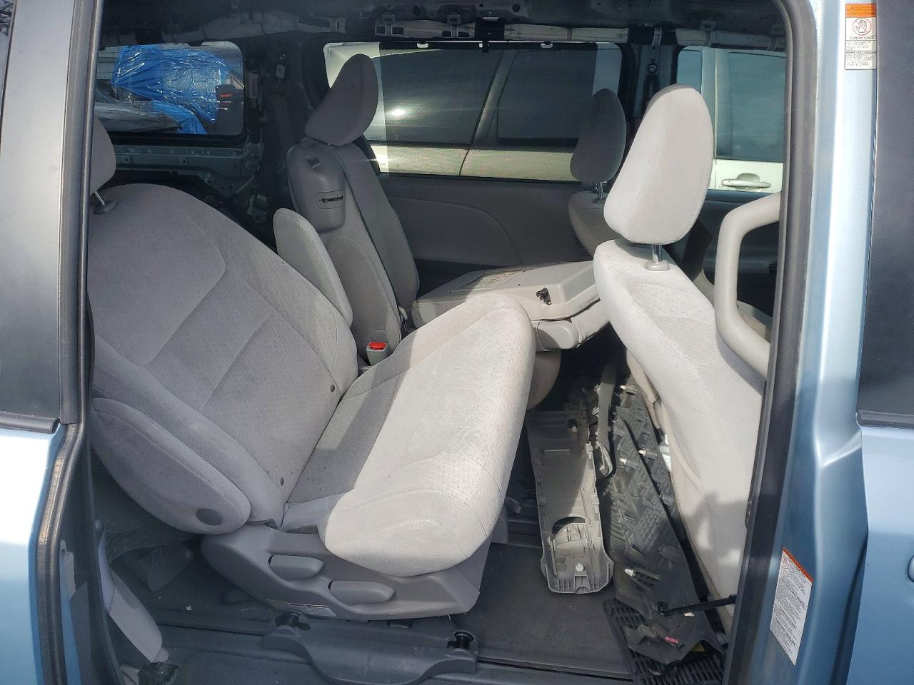 2015 TOYOTA SIENNA LE 8-PASSENGER photo 31