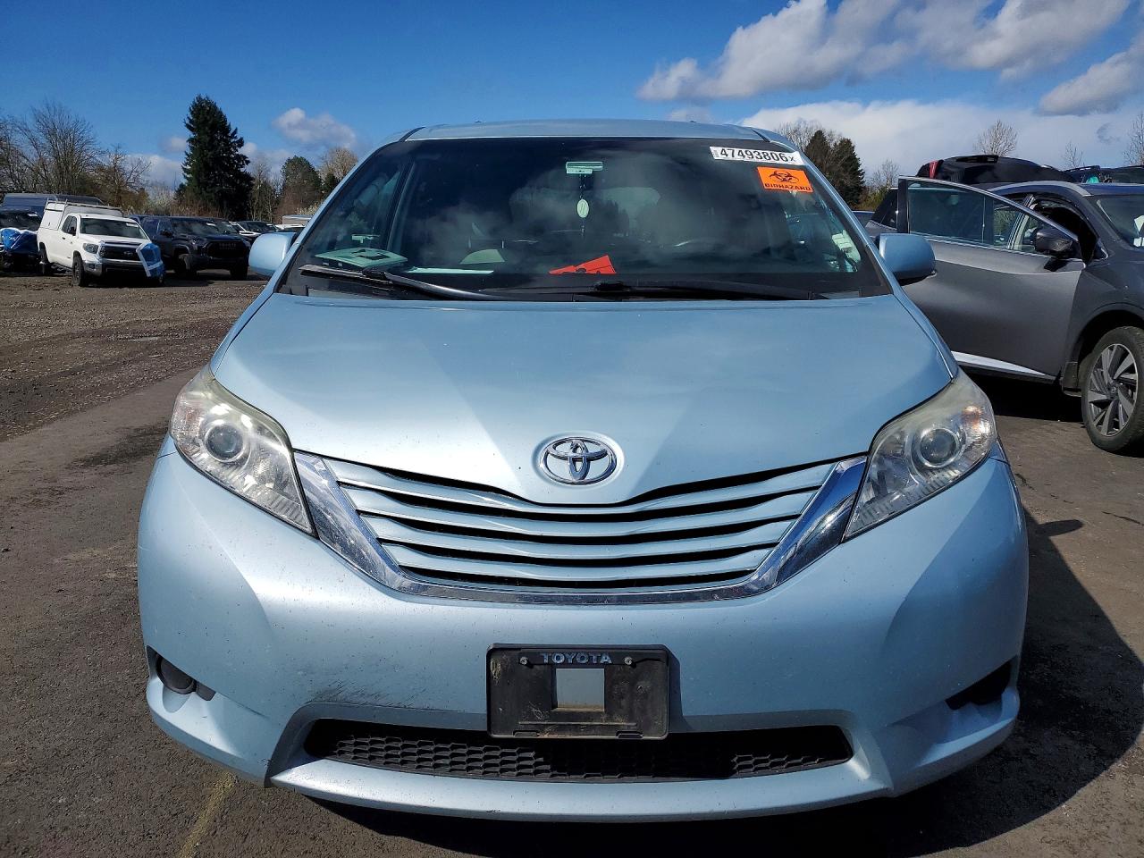 2015 TOYOTA SIENNA LE 8-PASSENGER photo 13