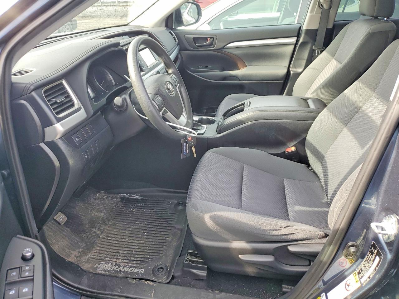 2019 TOYOTA HIGHLANDER LE photo 13