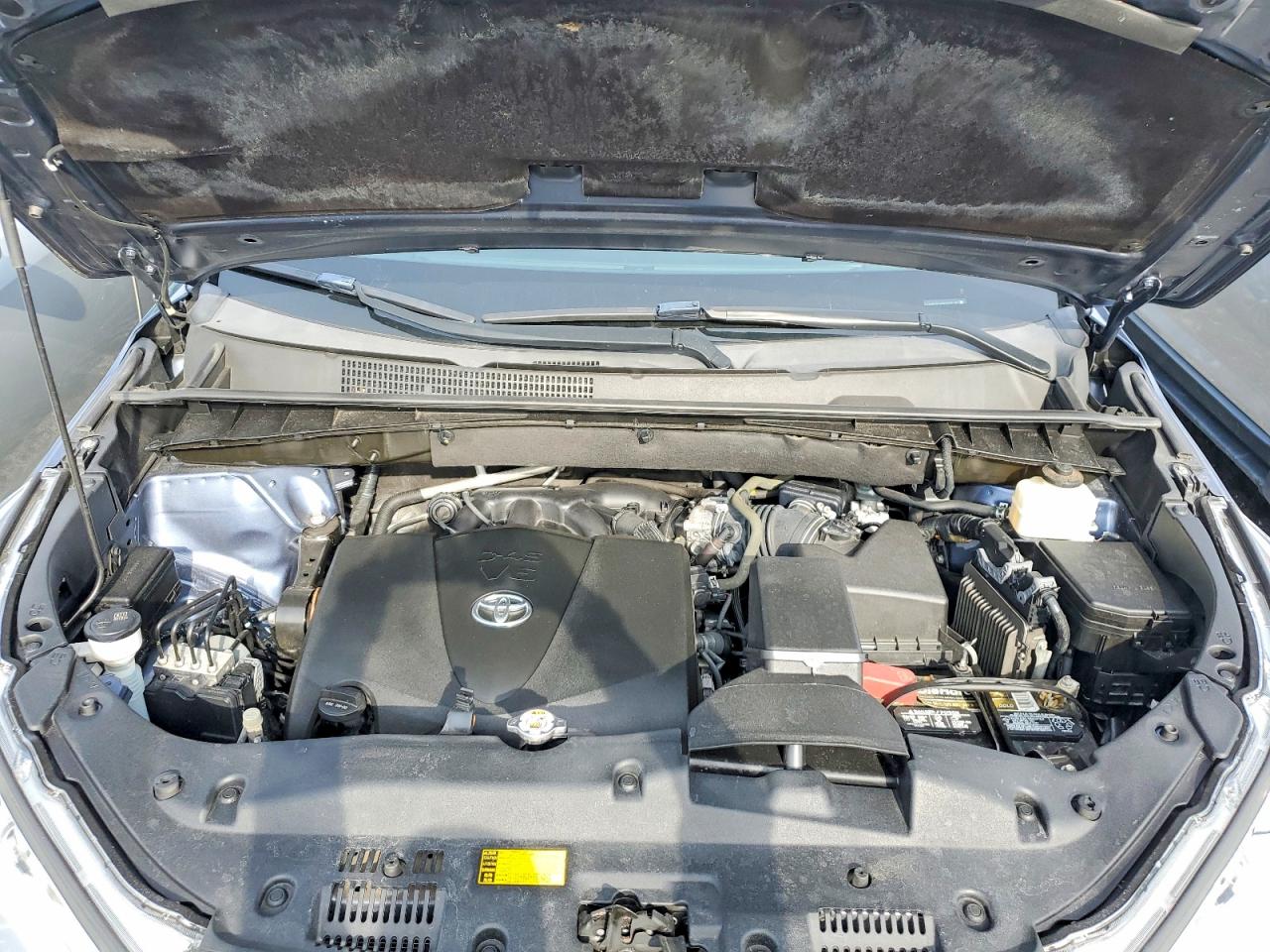 2019 TOYOTA HIGHLANDER LE photo 23