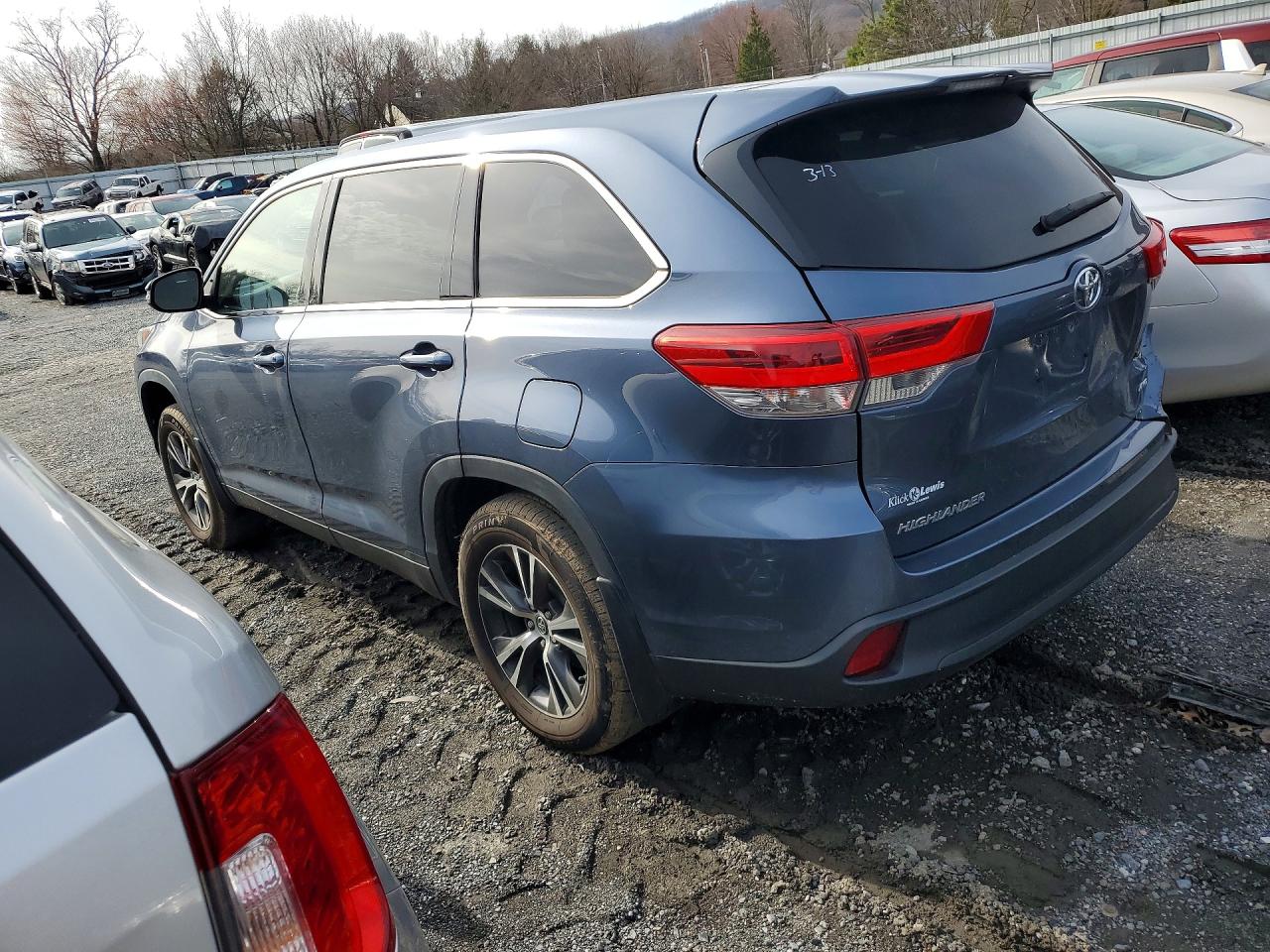 2019 TOYOTA HIGHLANDER LE photo 3