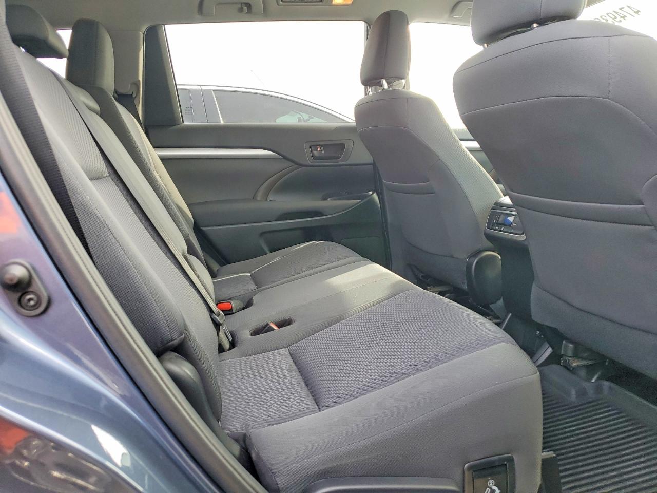 2019 TOYOTA HIGHLANDER LE photo 21
