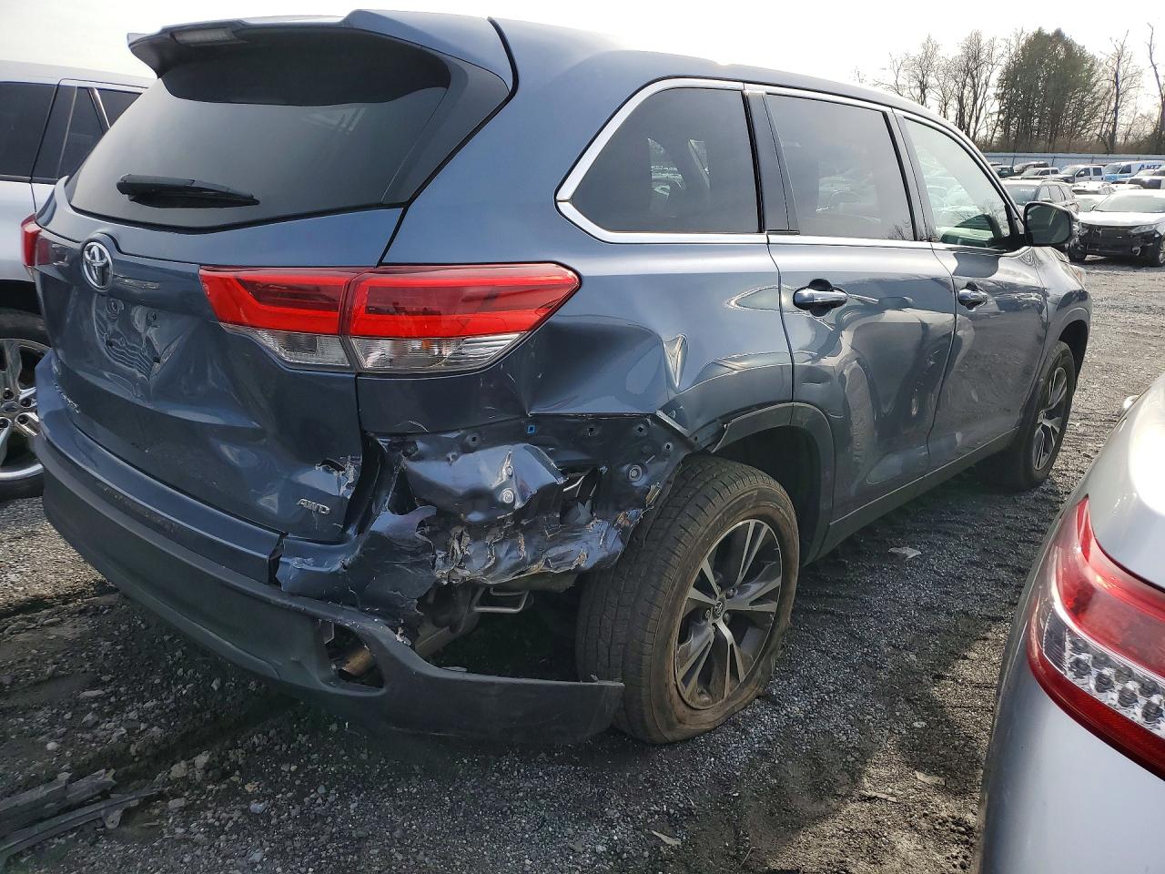 2019 TOYOTA HIGHLANDER LE photo 5