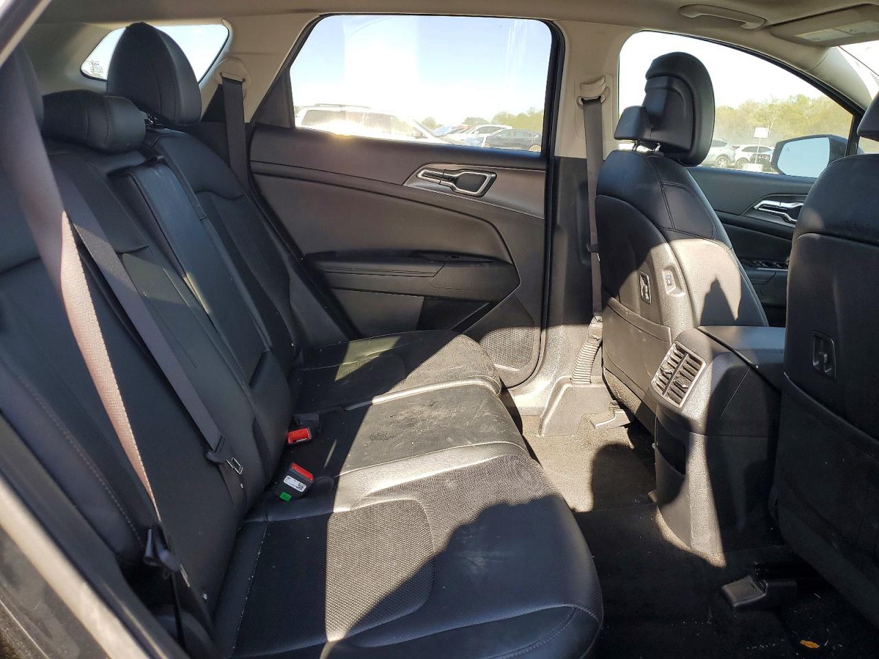 2025 KIA SPORTAGE SX photo 11