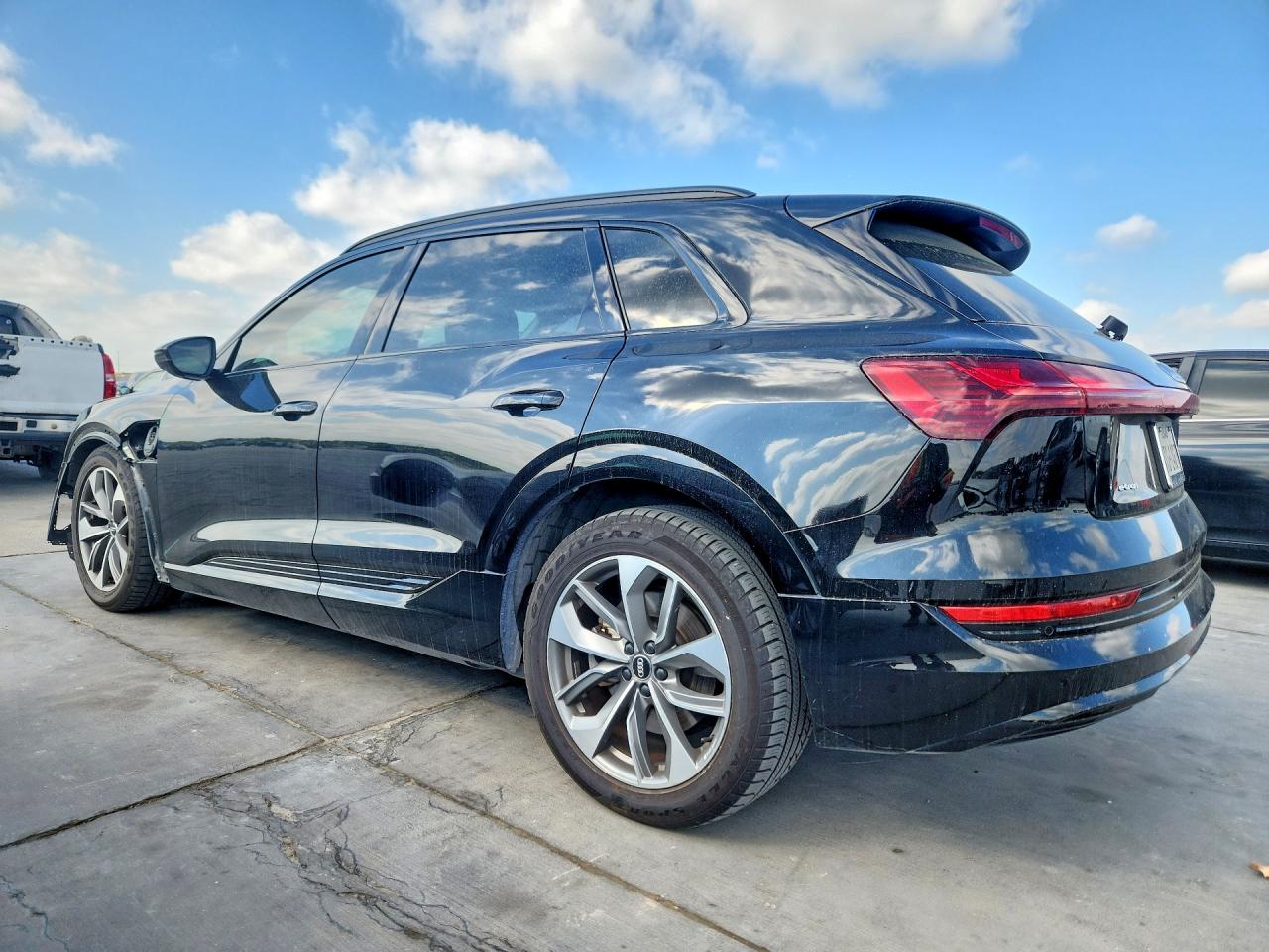 2021 AUDI E-TRON PREMIUM photo 3