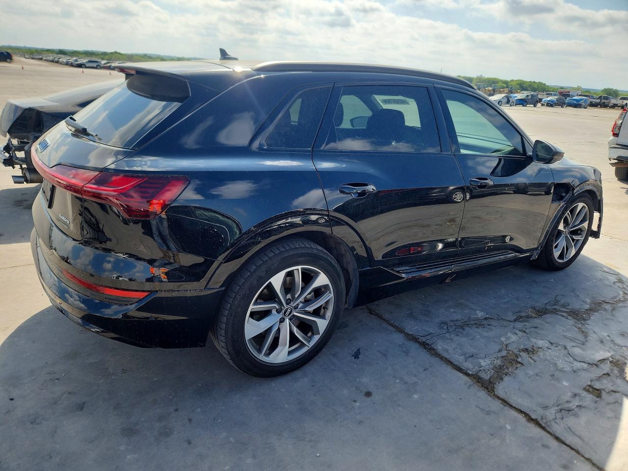 2021 AUDI E-TRON PREMIUM photo 5