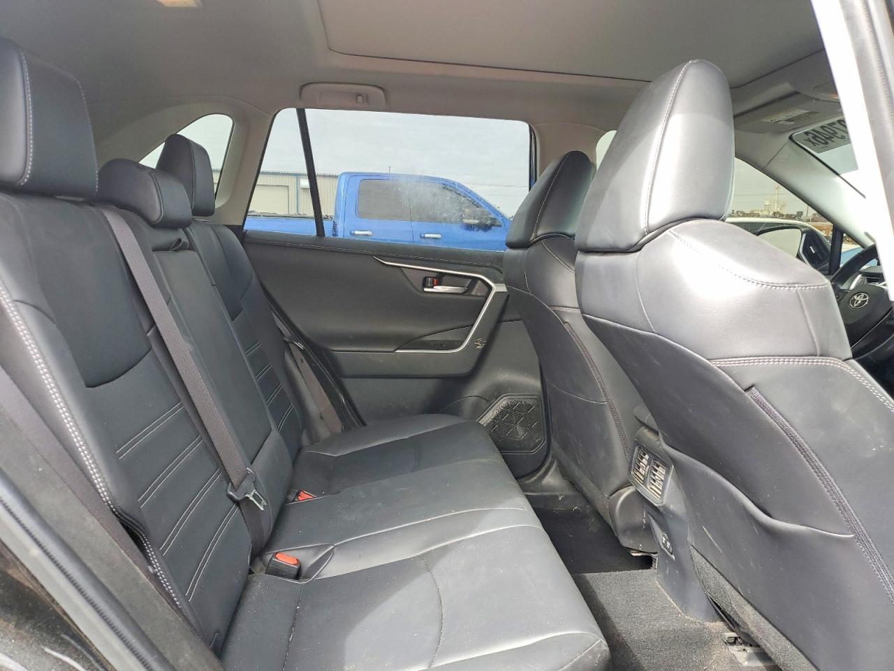 2019 TOYOTA RAV4 LIMITED photo 11