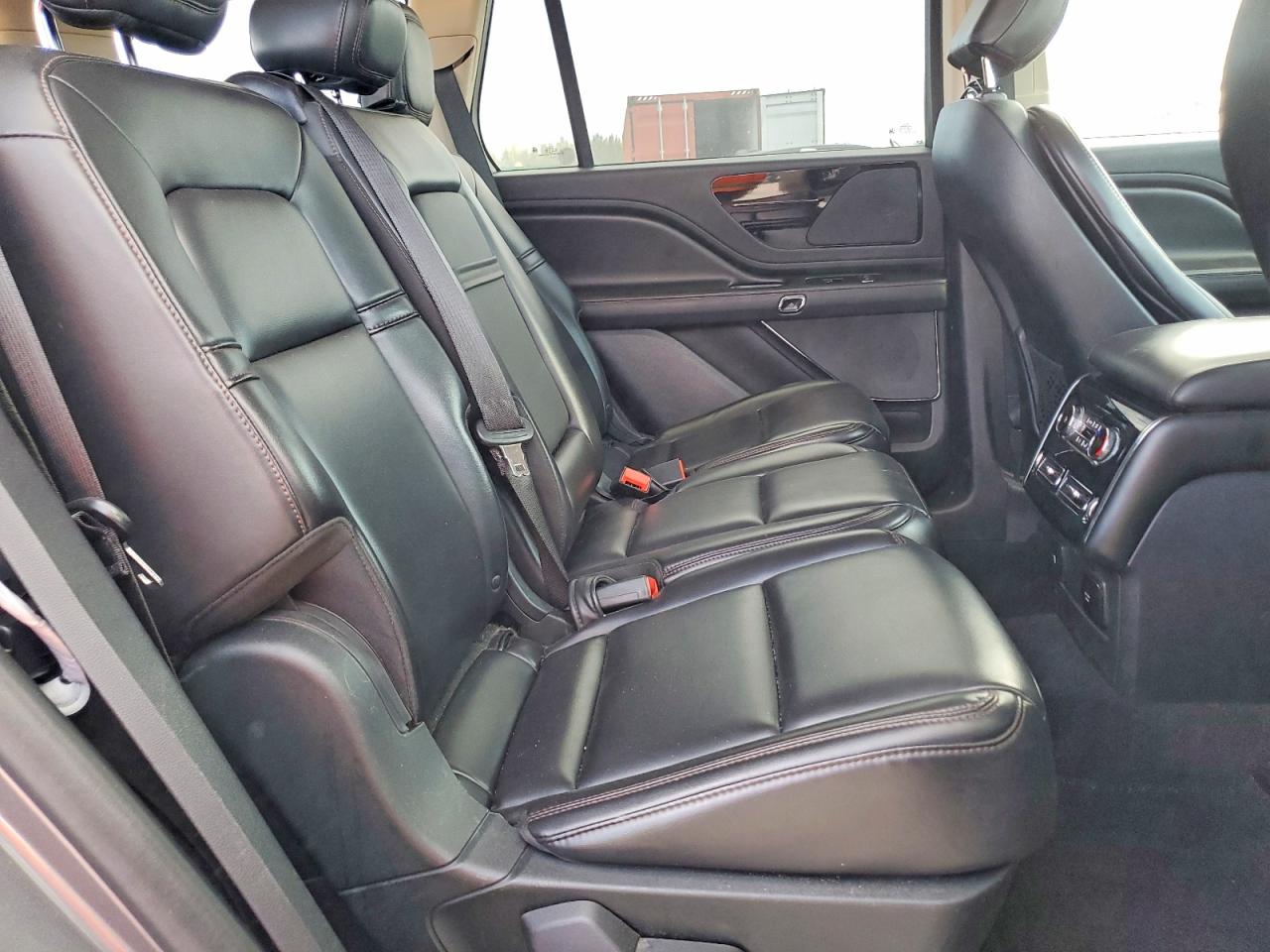 2021 LINCOLN AVIATOR photo 11