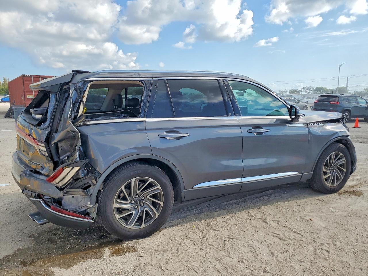 2021 LINCOLN AVIATOR photo 3